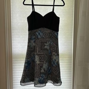 Guess textured and pattered dress